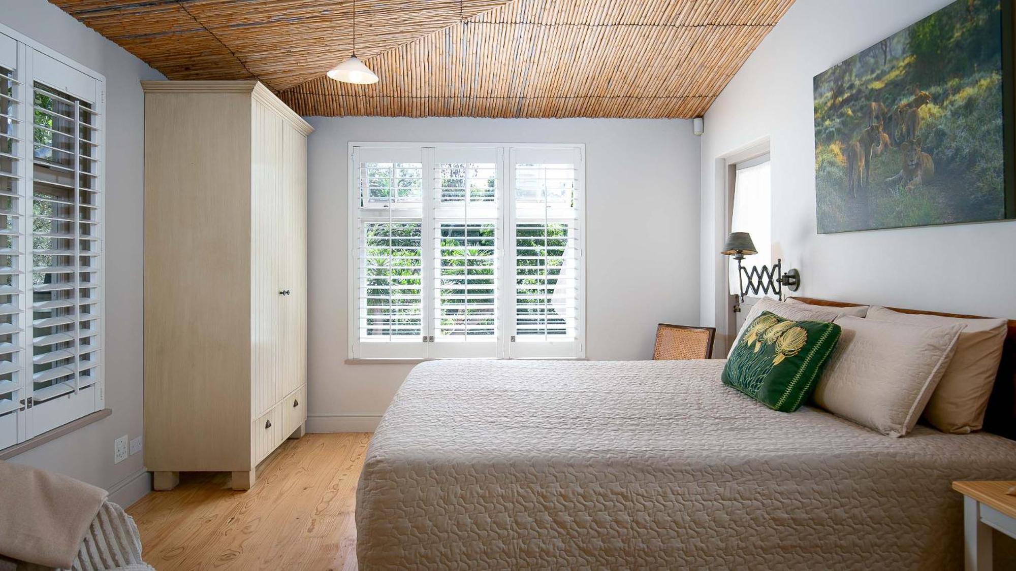 Kloof House - With Solar Backup Power Holiday home *
